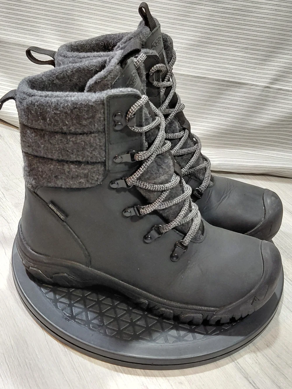 KEEN Womens Greta Premium Full Grain Black Waterproof Leather Upper SIZE W8